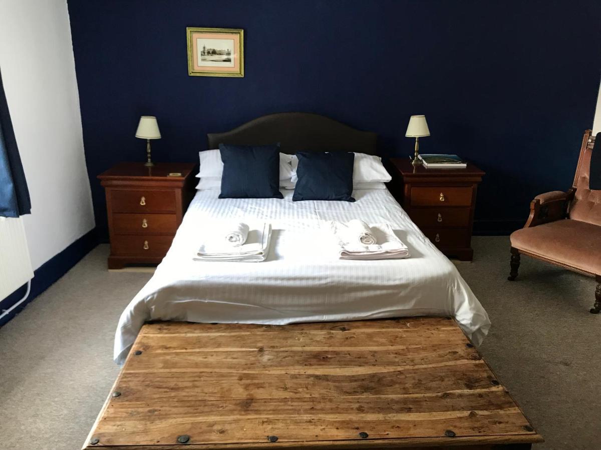 Bed and Breakfast The White Bear à Devizes Extérieur photo