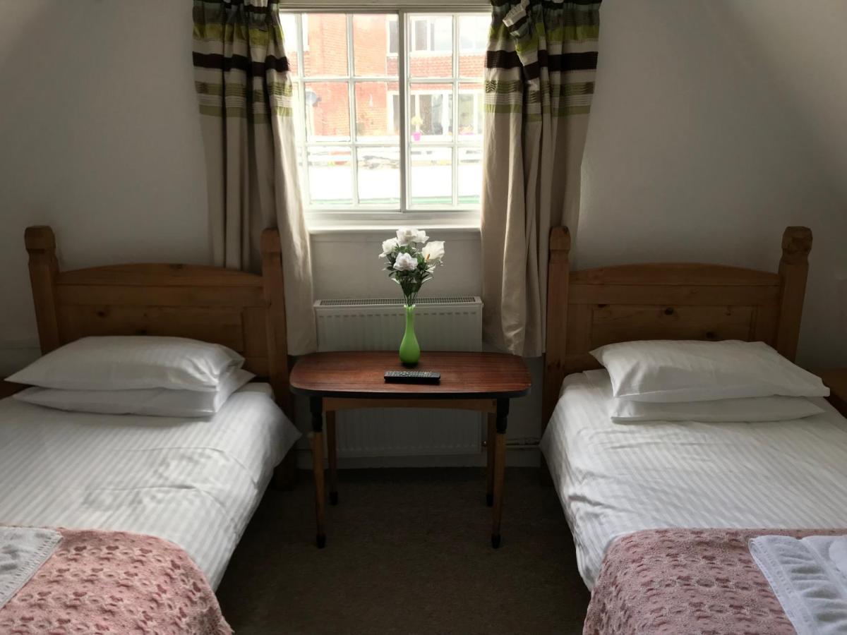 Bed and Breakfast The White Bear à Devizes Extérieur photo