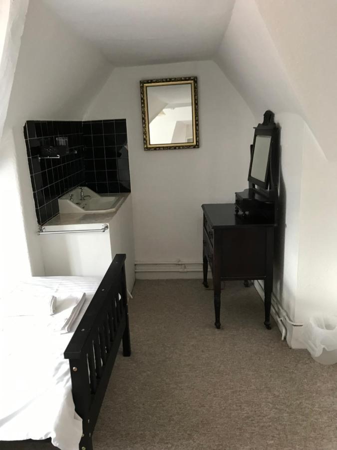 Bed and Breakfast The White Bear à Devizes Extérieur photo