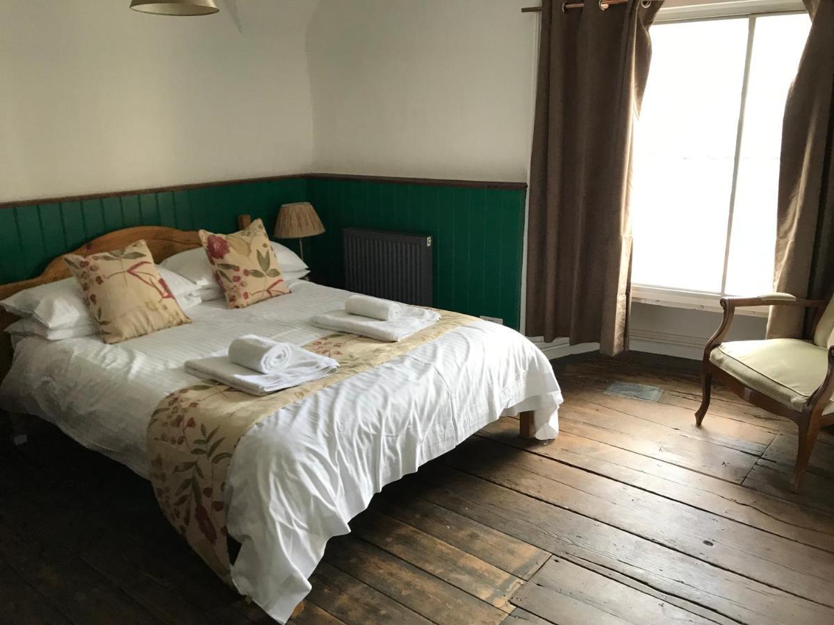 Bed and Breakfast The White Bear à Devizes Extérieur photo